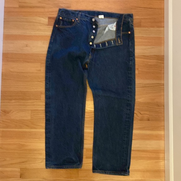 Levi’s 501xx states 38x 30 but r shrink to fit. Measures 36” waste x 27” in - Picture 3 of 3